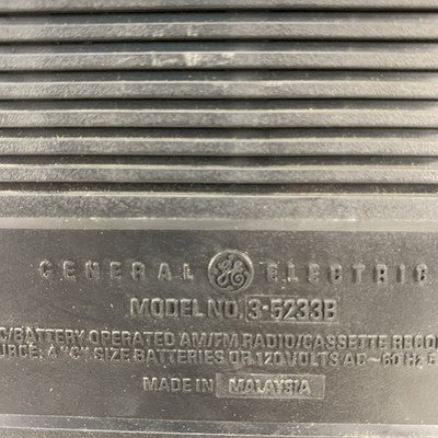 General Electric 3-5233B AC/Battery Power AM/FM Radio Cassette Recorder - Tested