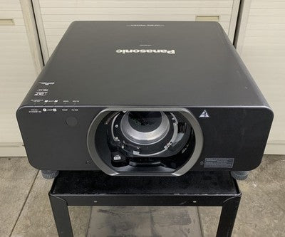 Panasonic PT-DZ10KU WUXGA DLP Lamp Projector Bad Lamp 1 - No Lens No Remote