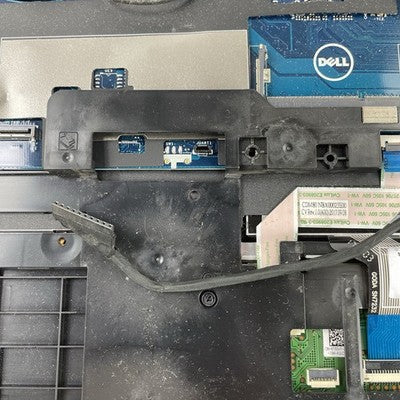 Dell Latitude 5580 15.6" i5-7300U 2.6 GHz 8 GB RAM No SSD/OS/AC - No Hinge Cover