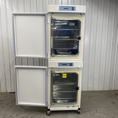 Forma Scientific 3110 Dual Stacked Water Jacketed CO2 Incubators