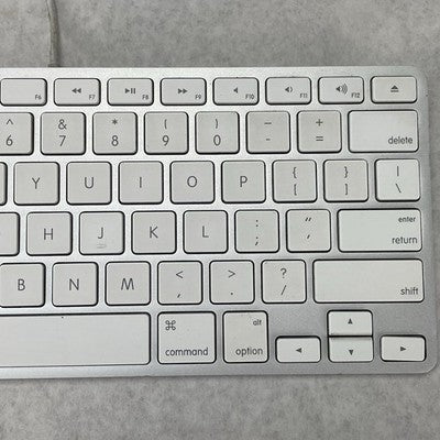 Apple A1242 Wired Keyboard English
