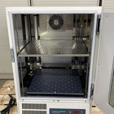 New Brunswick Scientific Innova 4200 Incubator Shaker M1233-0004