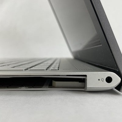 HP Pavilion 15-cc123cl 15.6" i5-8250U 1.60 GHz 8GB RAM No SSD/OS/AC - Bad Bottom