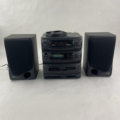 Sanyo AWM-170u Radio CD Player/ Dual Cassette Decks. AWM-170OU Tested No Remote