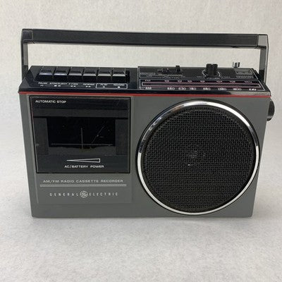 General Electric 3-5233B AC/Battery Power AM/FM Radio Cassette Recorder - Tested