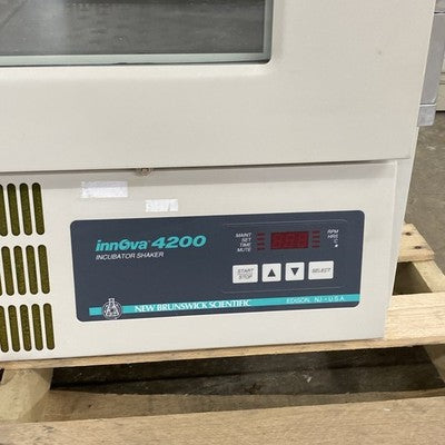 New Brunswick Scientific Innova 4200 Incubator Shaker SP05168-4200-GAS