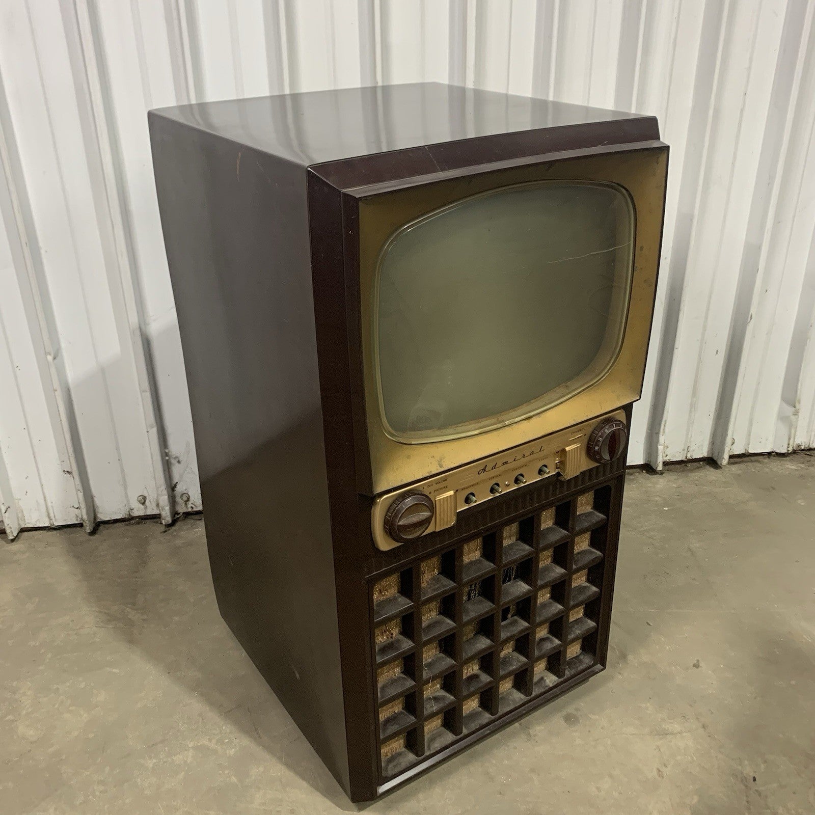 Admiral 17K12 1951 Television TV Not Operational Bakelite Shell Rusted0