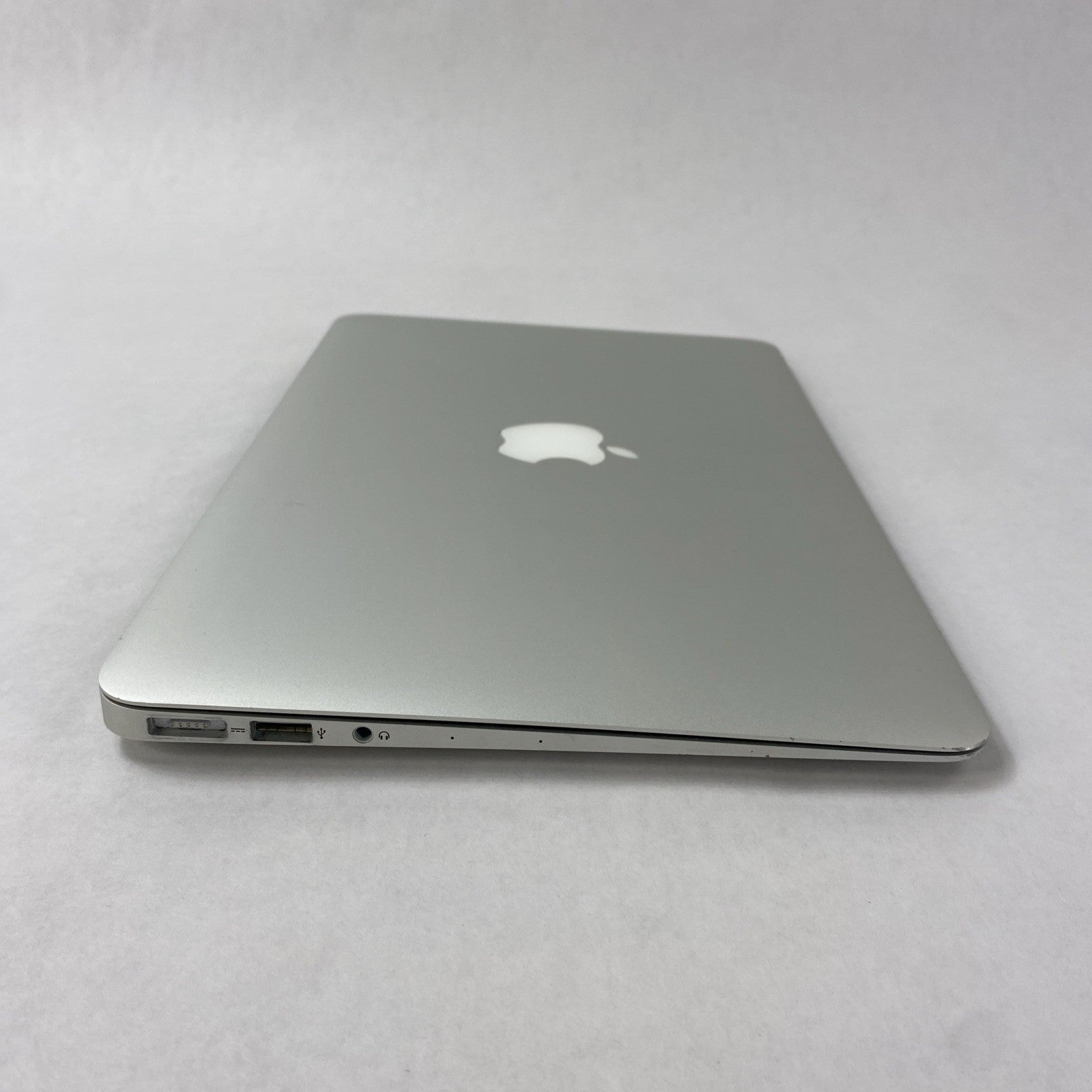 Apple MacBook Air A1465 2014 11" 1.4GHz i5 4GB RAM 120GB SSD os11.7.11 14 Cycles16