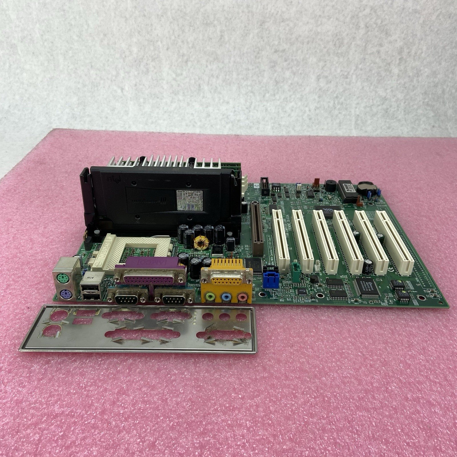 Tyan S1854 Motherboard Intel Pentium III/Xeon 528MHz 383MB RAM w/IO Shield4
