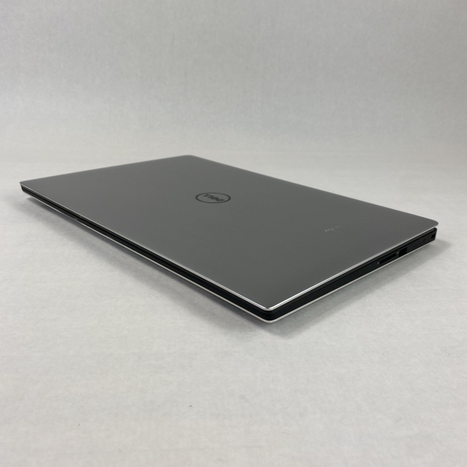 Dell Precision 5510 Intel Core i7-6820HQ 2.70 GHz 8 GB RAM 15.6" No HDD No OS
