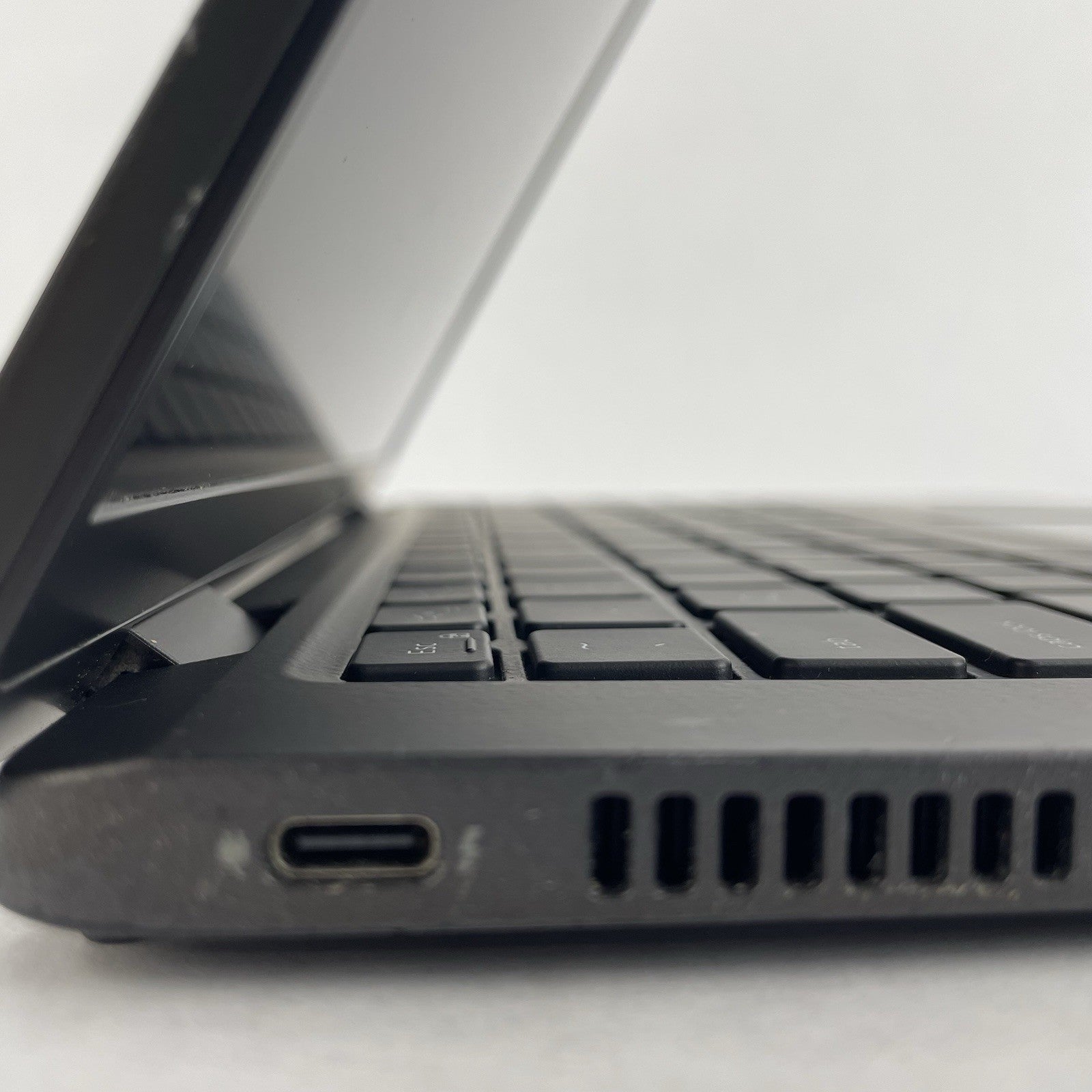 Dell Latitude 7330 13.3" i7-1265U 4.15 GHz 32 GB RAM No SSD/OS/AC - Bad Bottom5