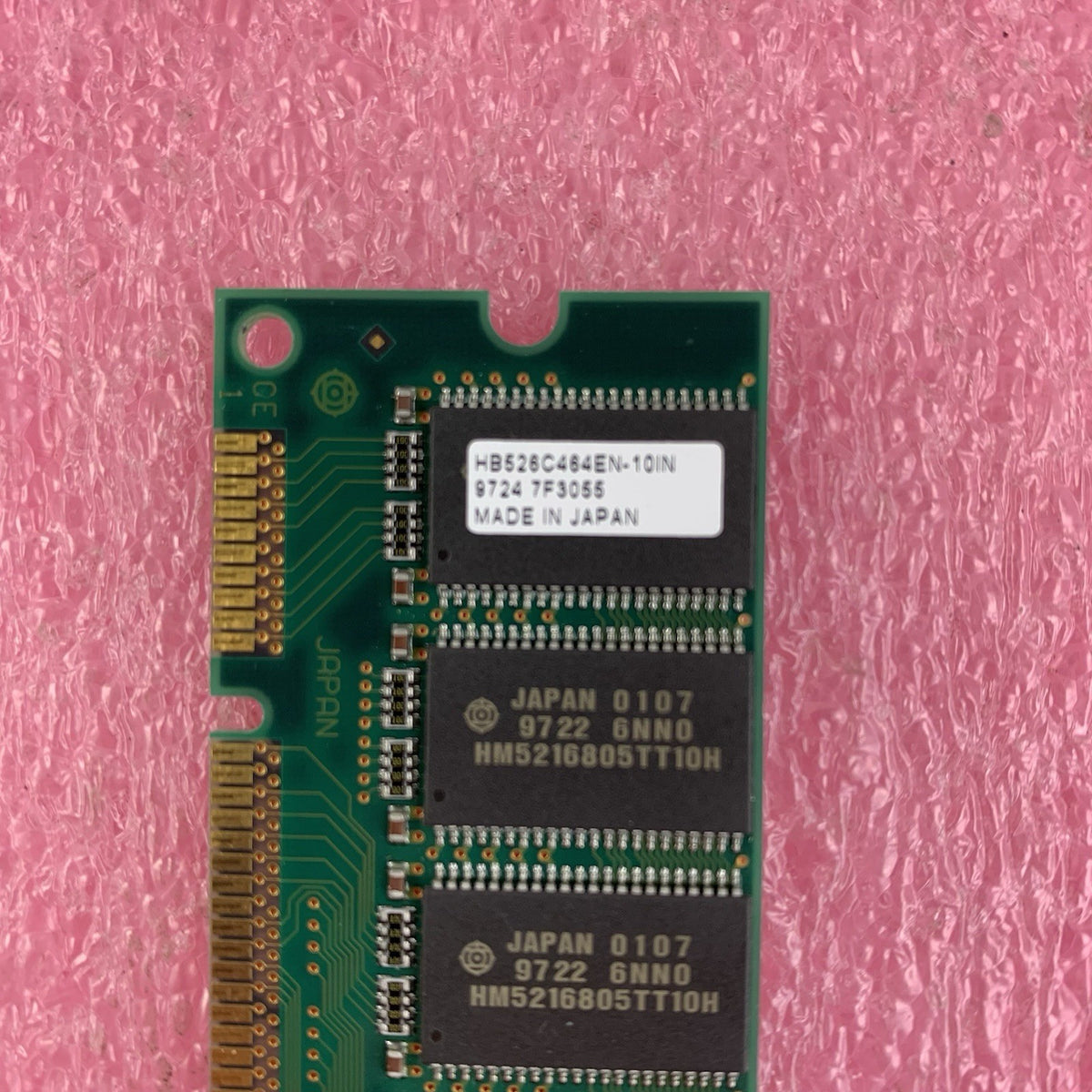 Hitachi HB526C464EN-10IN 32MB Desktop SDRAM 9724 7F30555