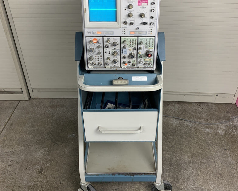 Tektronix 7904 Oscilloscope W/ 7A22 7A26 7B85 7B53A Module Cards and 204-2 Cart