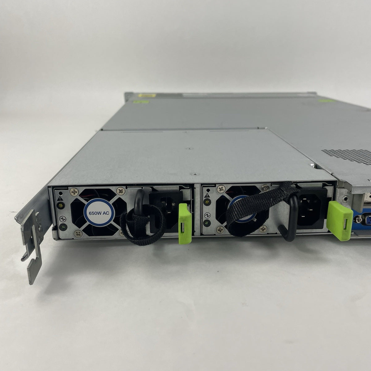 Cisco UCSC-C220-M3S 2x Xenon XS-2643 3.3GHz 32GB Ram - Tested7