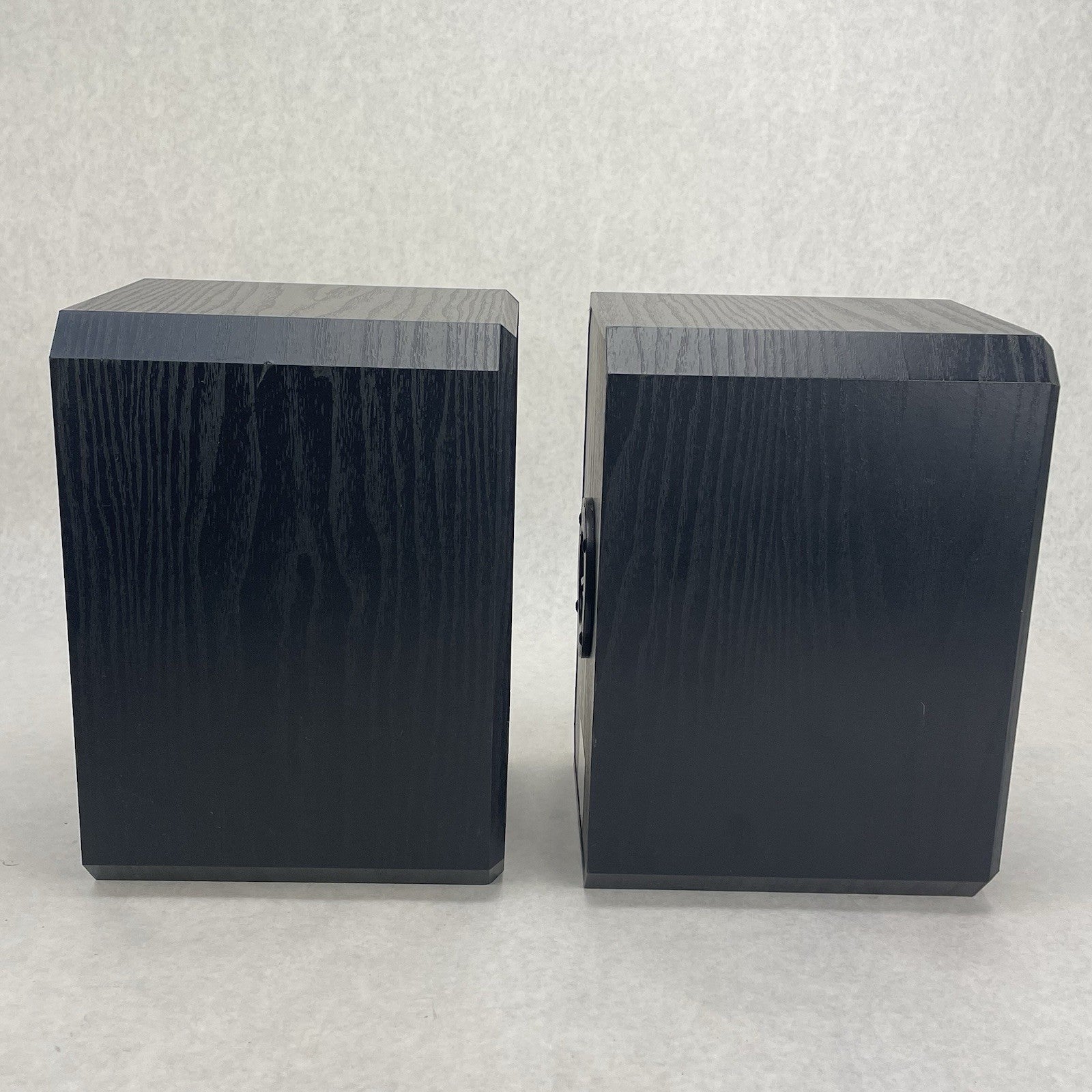 2 - Boston Acoustics Inc. HD5 Black Speakers 8 Ohms GUC8