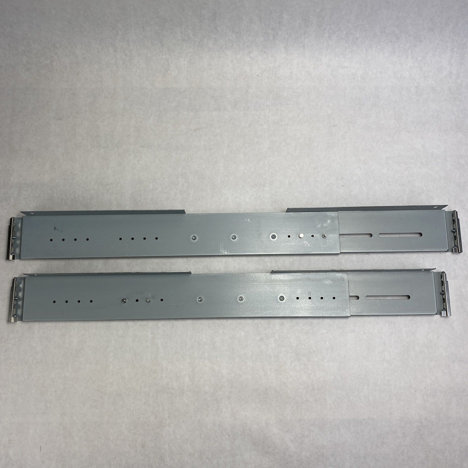 IBM/Lenovo Storwize 45W8837 48W8838 2U Rail Set7