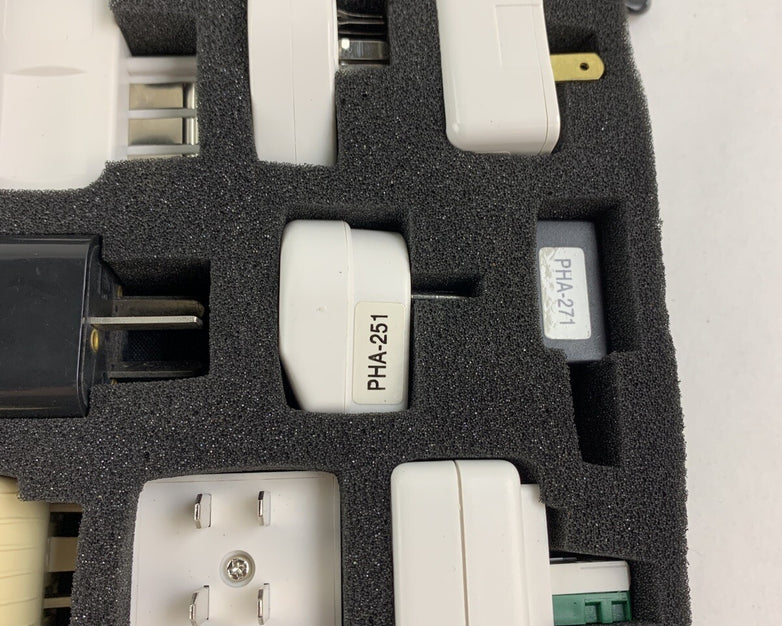 TARGUS PA031U Travel Connection Kit World Pack Power and Adapters - Missing One