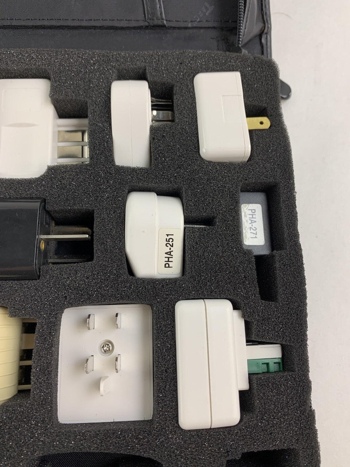 TARGUS PA031U Travel Connection Kit World Pack Power and Adapters - Missing One3