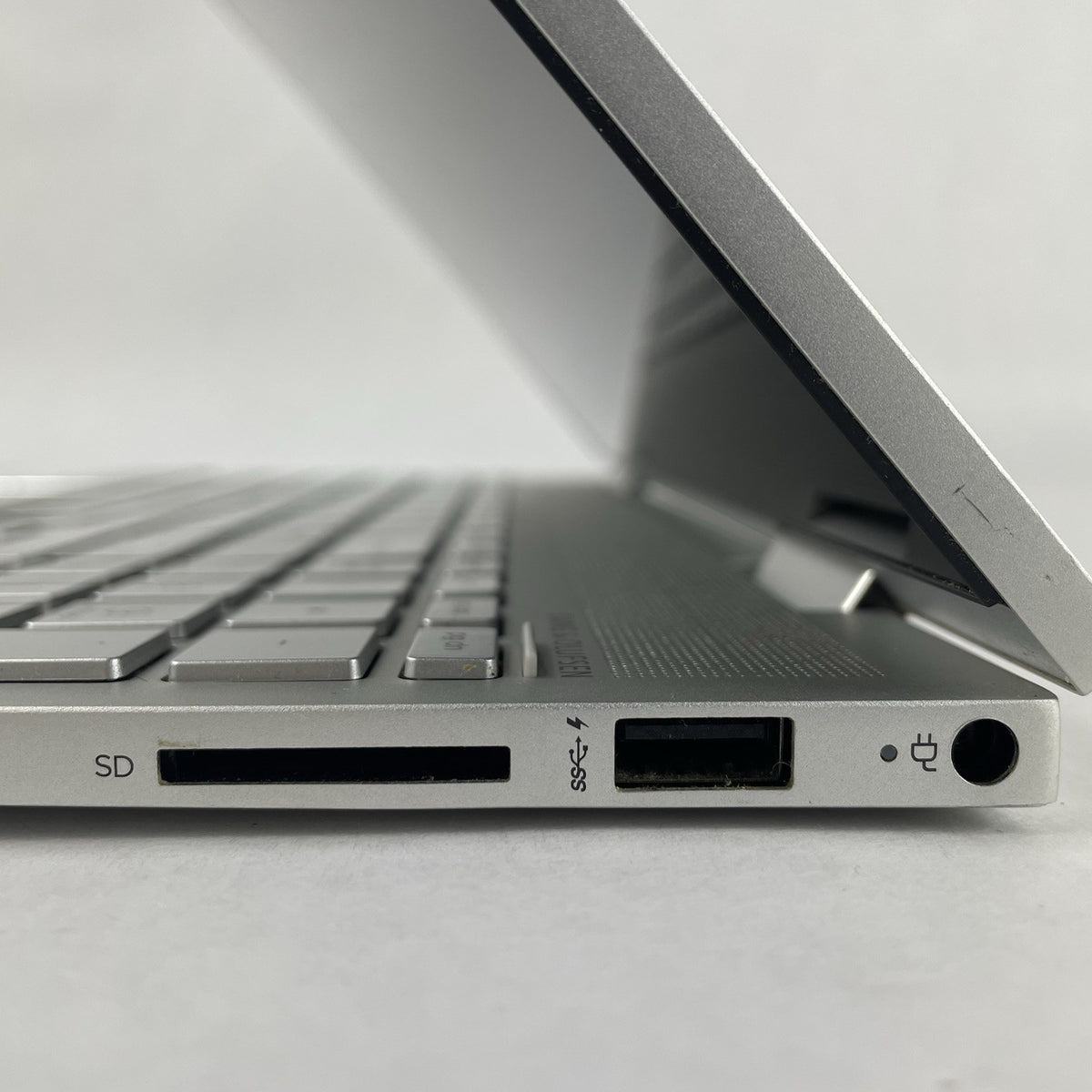 HP Envy x360 15m-ed0023dx 15.6" i7-1065G7 1.30 GHz 4 GB RAM No SSD/OS/AC7