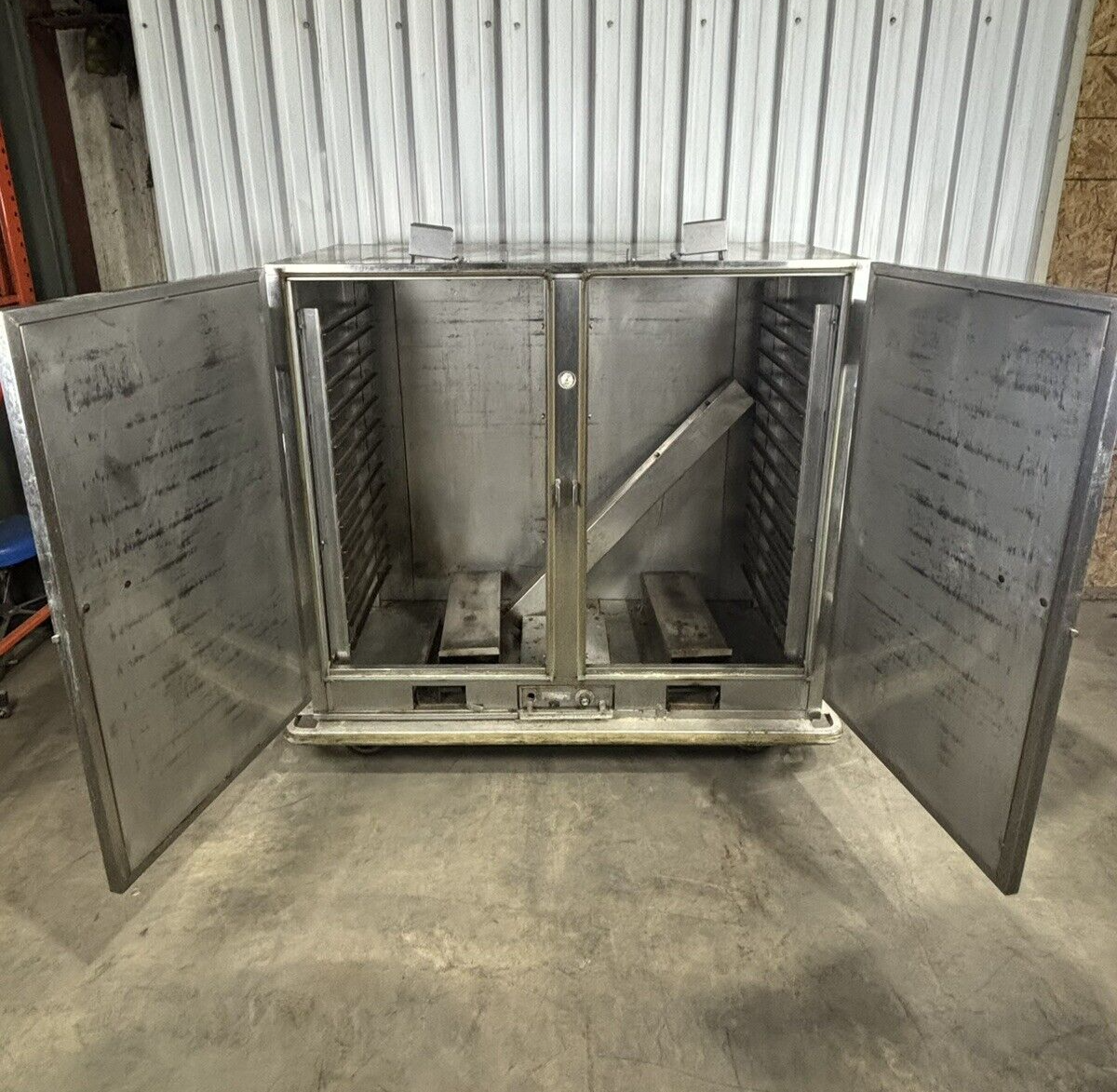 Carter Hoffmann BB1000 FH90 Heated Warming Banquet Cart Cabinet 120V 13.7A 1650W