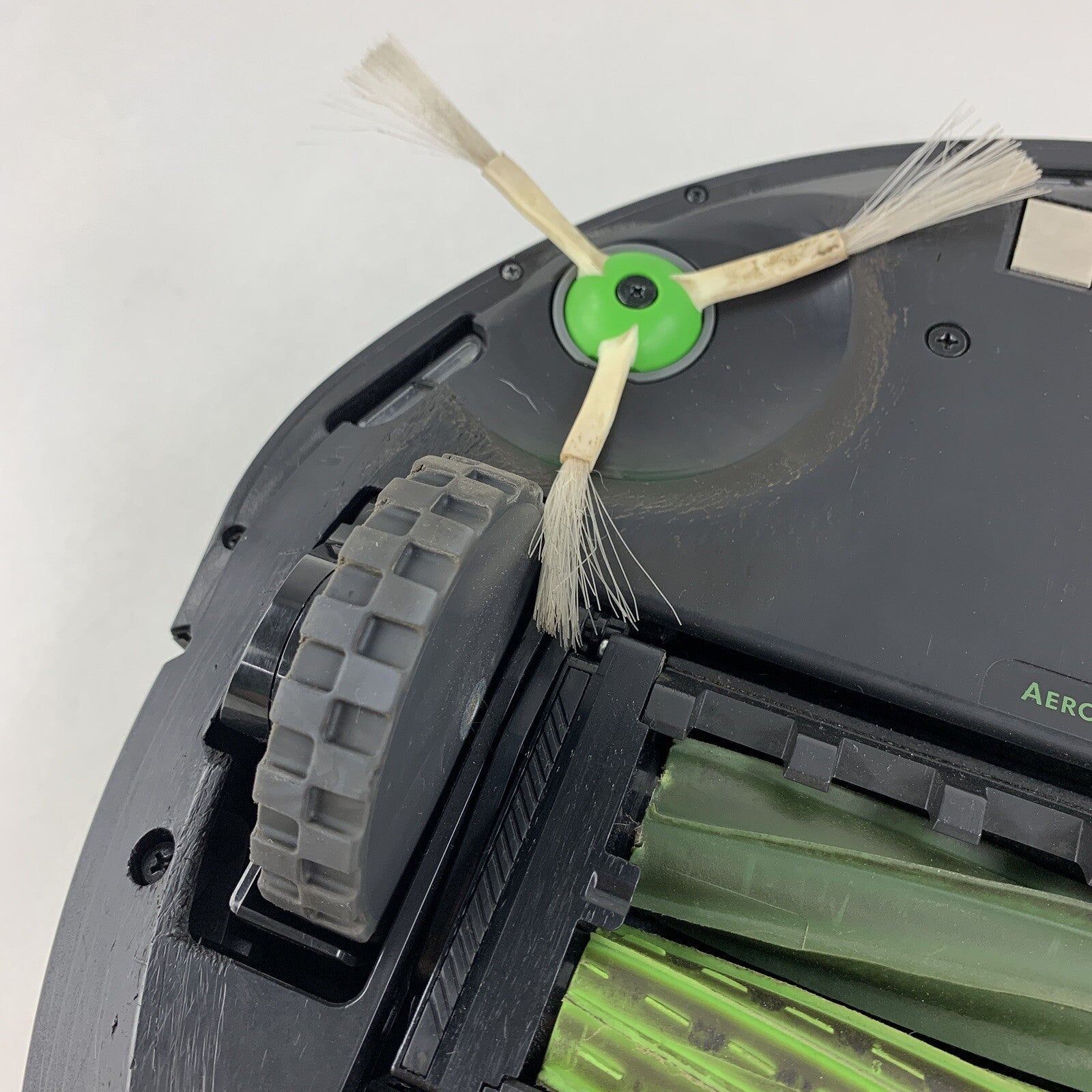 iRobot Roomba i1 Robot Vacuum Powers on For Parts and Repair