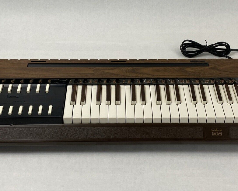 Vintage GTR 3751 16 Chord 3 Octave Electric Organ