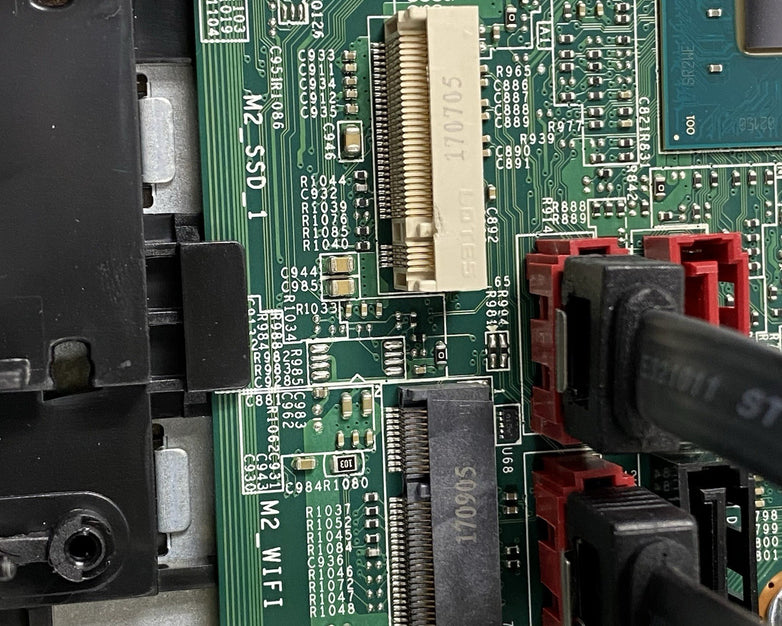 Lenovo ThinkCentre M910s SFF Intel Core i5-6500 3.2GHz 8GB RAM No HDD No OS READ