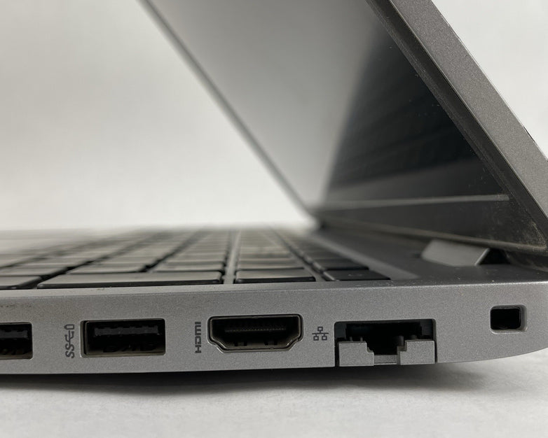 Dell Latitude 5520 15.6" i5-1135G7 1.40 GHz 8 GB RAM No SSD/OS/AC - Bad Paint