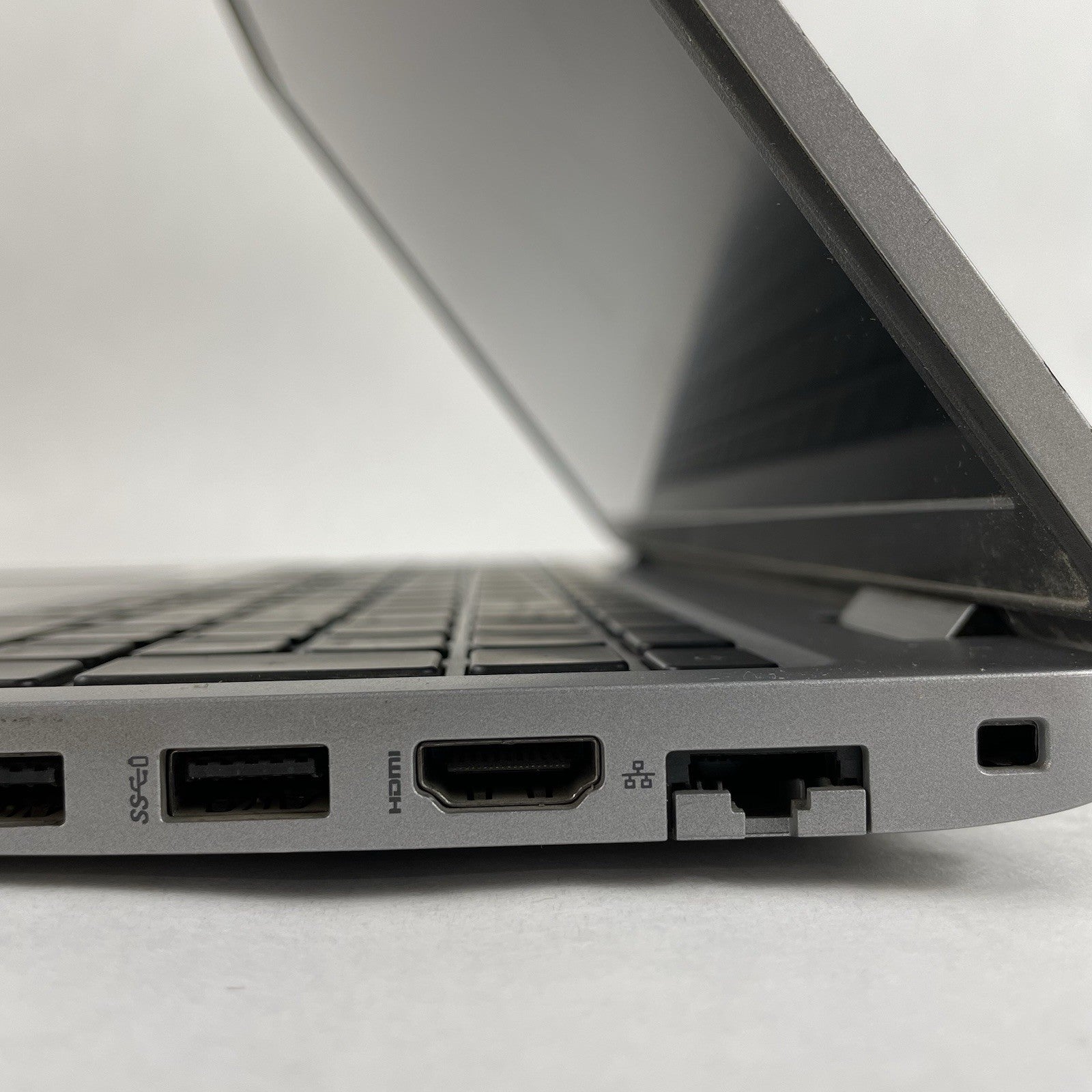 Dell Latitude 5520 15.6" i5-1135G7 1.40 GHz 8 GB RAM No SSD/OS/AC - Bad Paint8