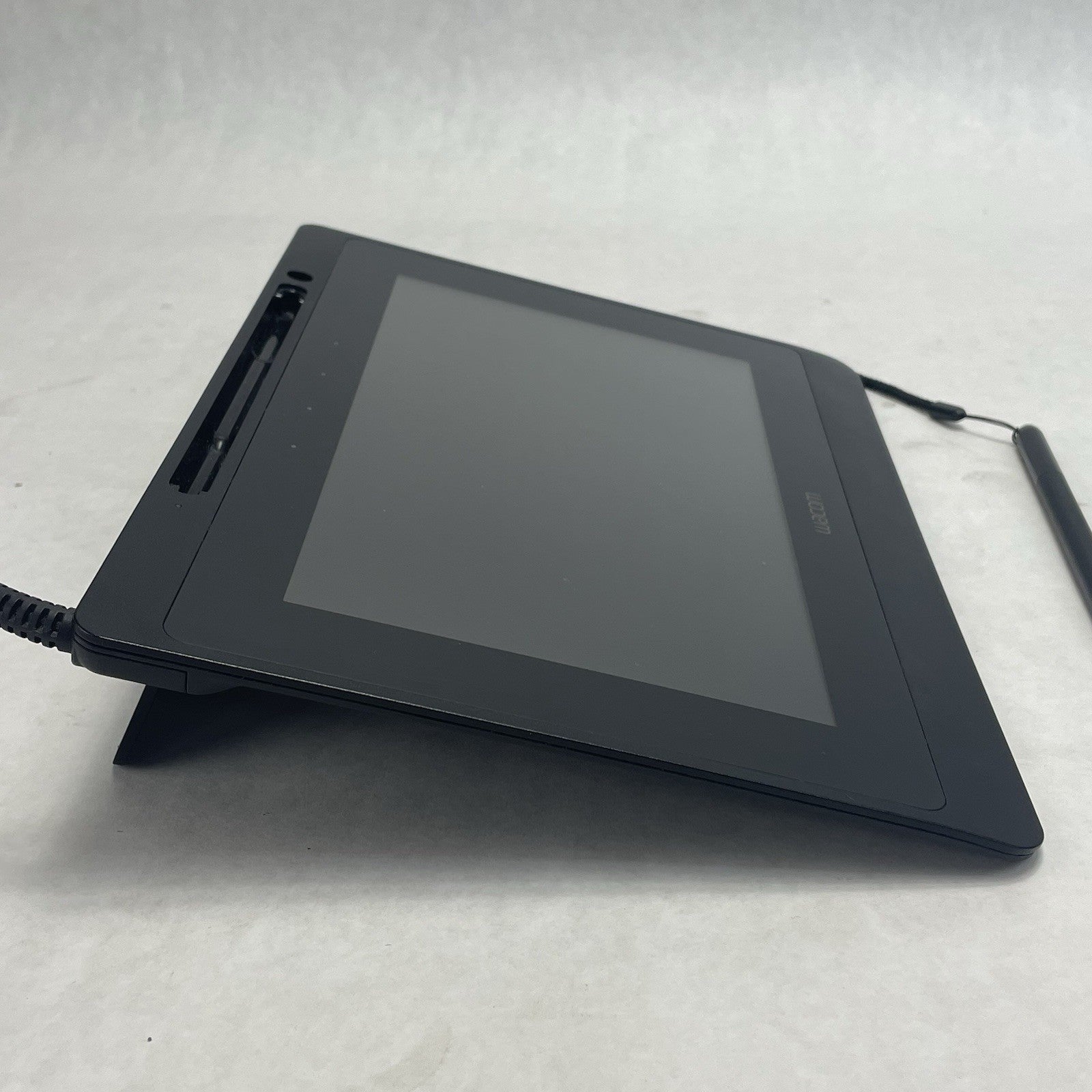 Wacom DTU-1141B 10.1" Full HD Digitizer Interactive Pen Display4