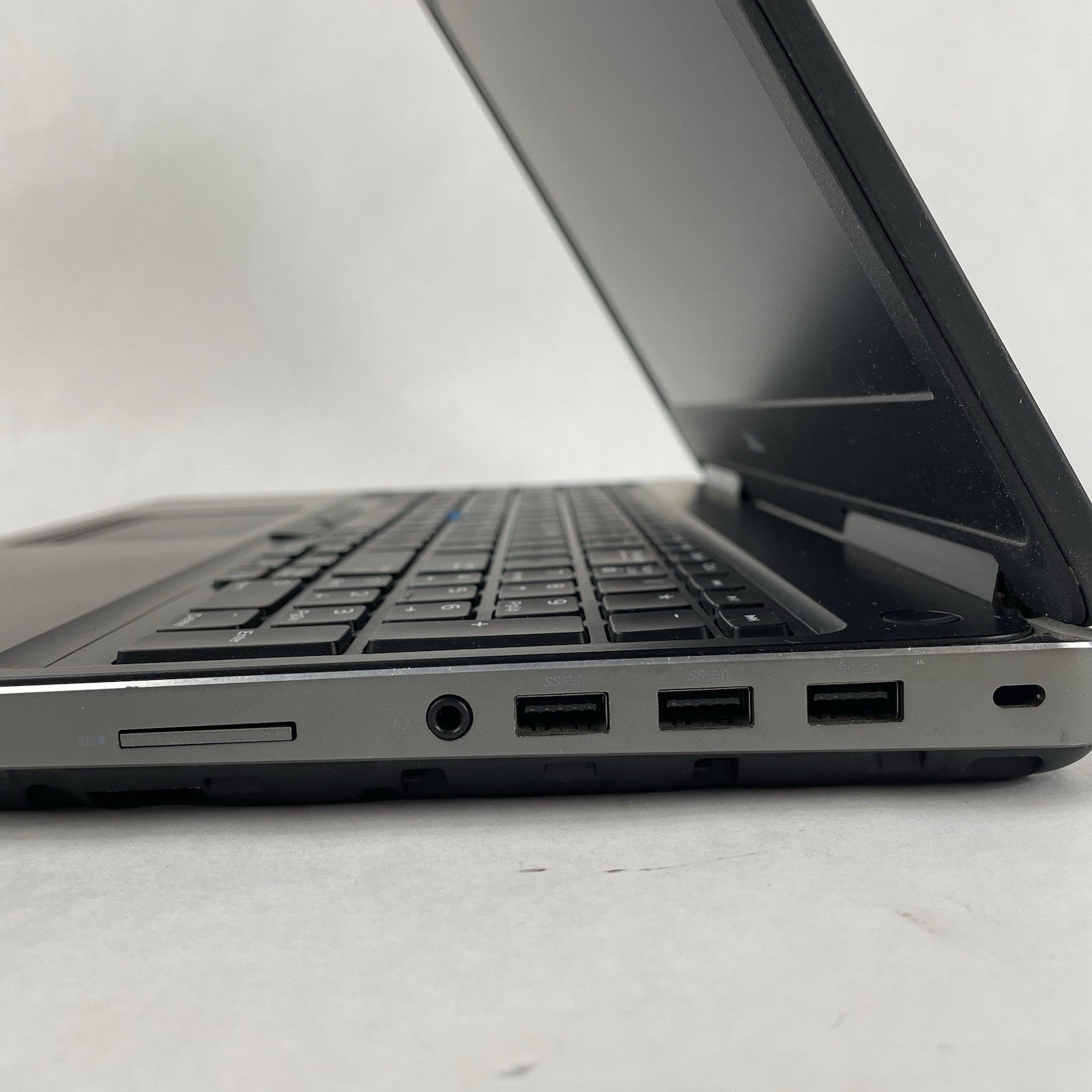 Dell Precision 7520 15.6" i5-7300HQ 2.5GHz 8GB RAM No SSD/OS/AC/Batt - READ8