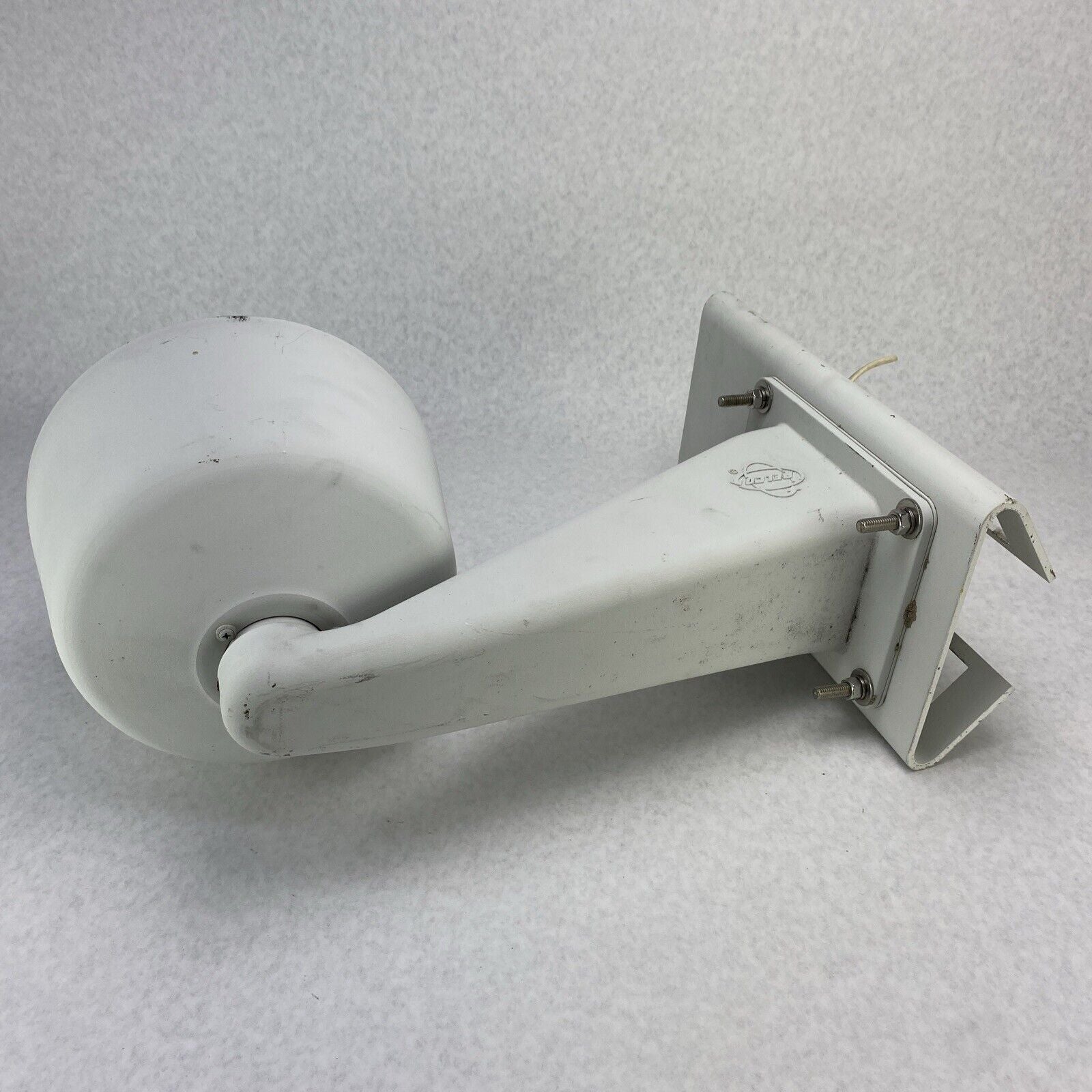 Pelco DF5-PG-E1 Fixed Mount Outdoor Pendant No Camera w/ Wall Mount PA-402