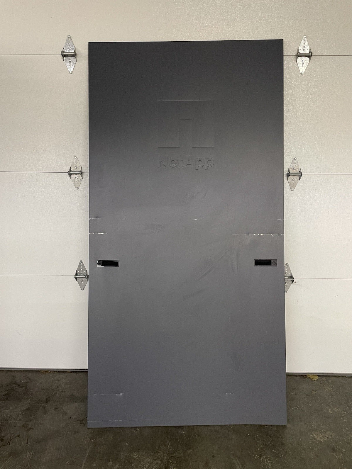 NETAPP NAC-0501 Server Rack Cabinet Unlocked With Keys