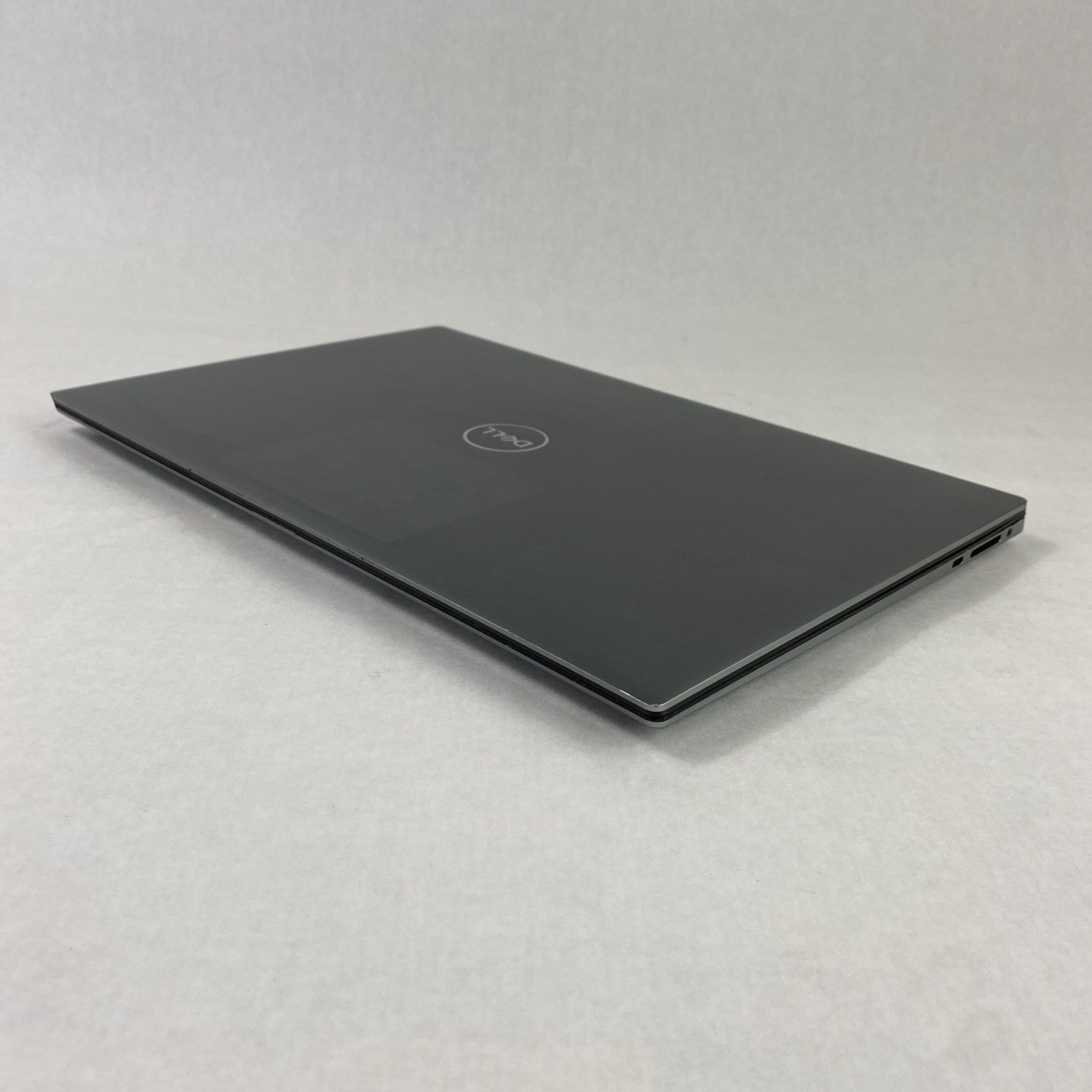 Dell Precision 5550 Xeon W10855M 2.8 GHz 16 GB RAM 15.6" No Battery No HDD No OS