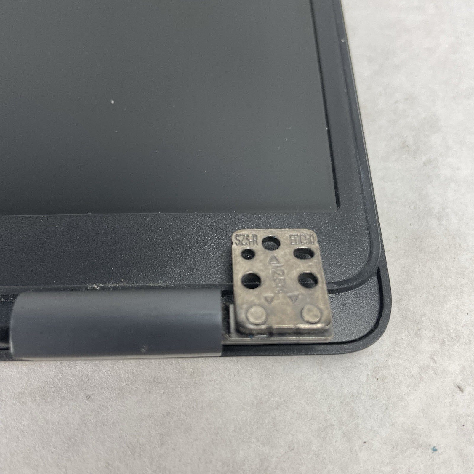Dell Latitude 5500 15.6" FHD 1920x1080 Non-Touch Screen Assembly - Untested7