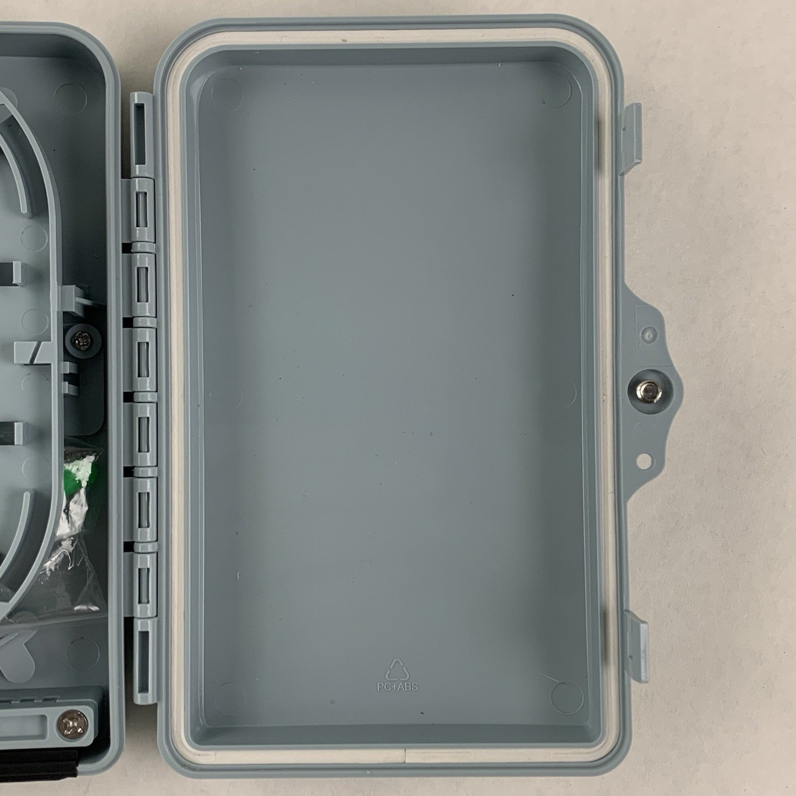 Bud Industries FBR-11606 Fiber-Optic Distribution Box Box Opened 7"x4"6