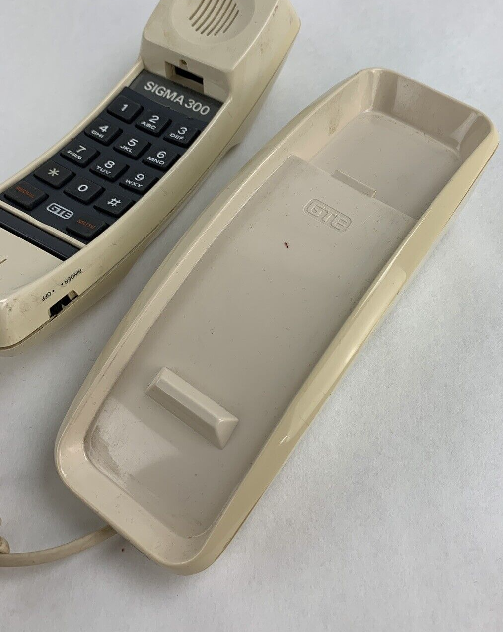 GTE 03601 Trimline Phone Telephone Touchtone Sigma 300 Wall Desk Vintage