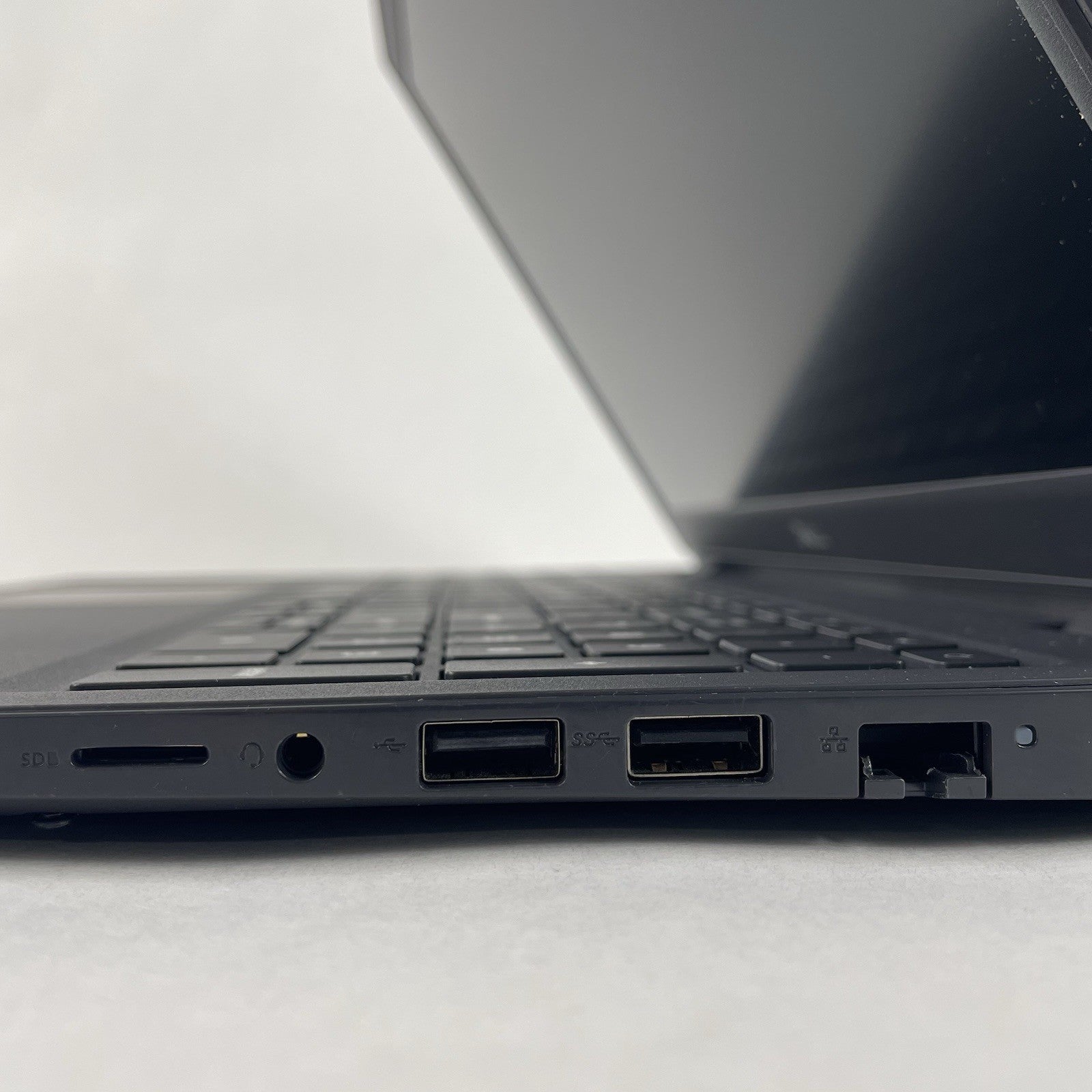 Dell Latitude 3510 15.6" i7-10510U 1.80 GHz 8 GB RAM No SSD/OS/AC/Batt7