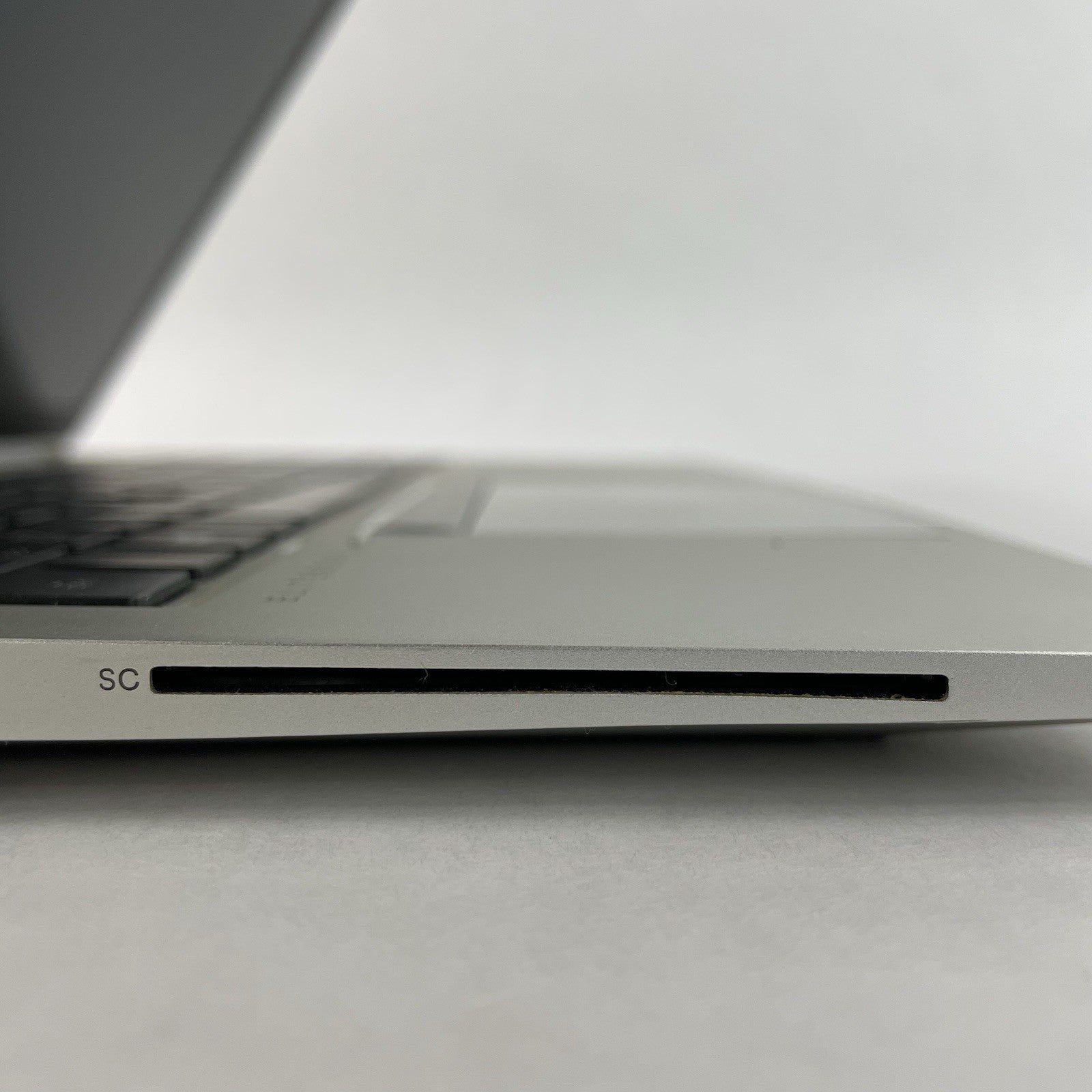 HP EliteBook 850 G8 15.6" i5-1145G7 2.60 GHz 8 GB RAM No SSD/OS/AC - Rubber Feet5
