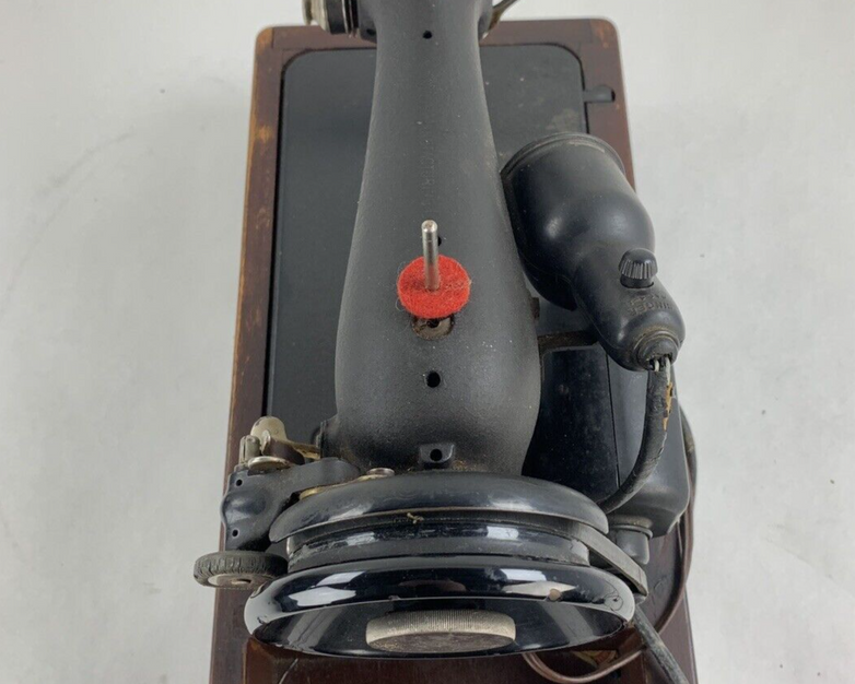 Singer Sewing Machine 15-7 Powers On Motor Runs Dried Belts