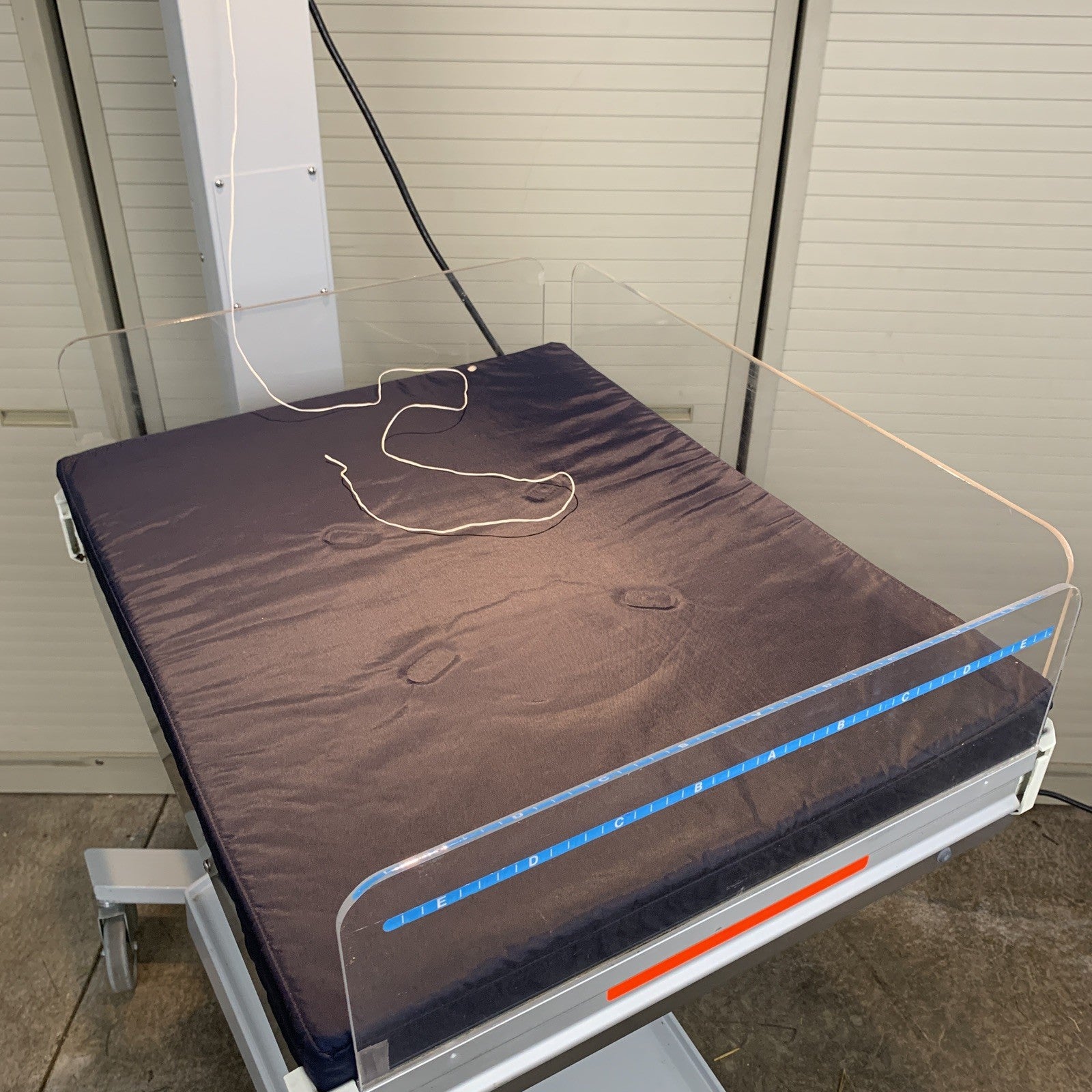 Air-Shields PM78-1 Infant Intensive Care System Powers and Heats