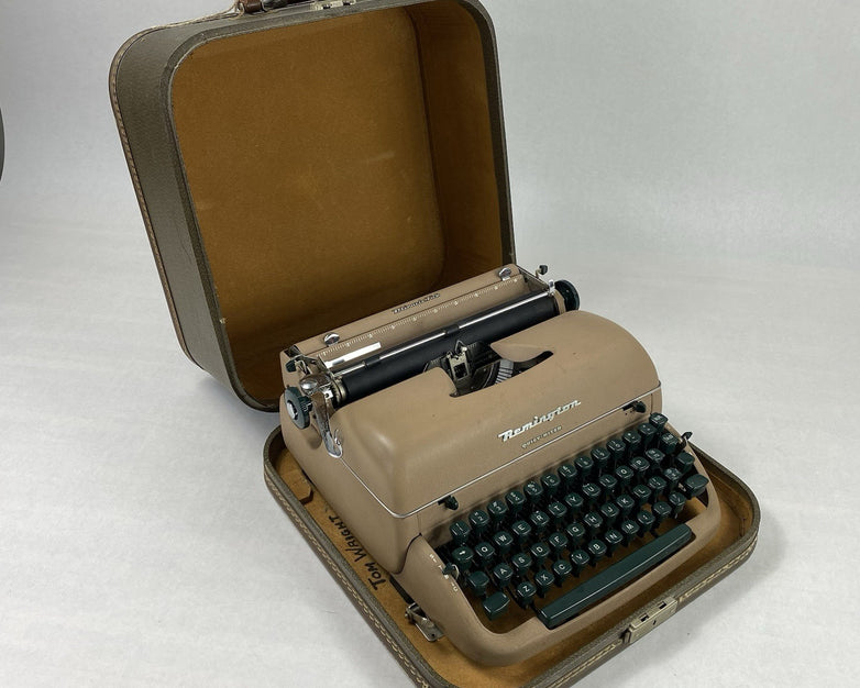 Remington Quiet Riter Miracle Tab Manual Typewriter with Case and Key Untested