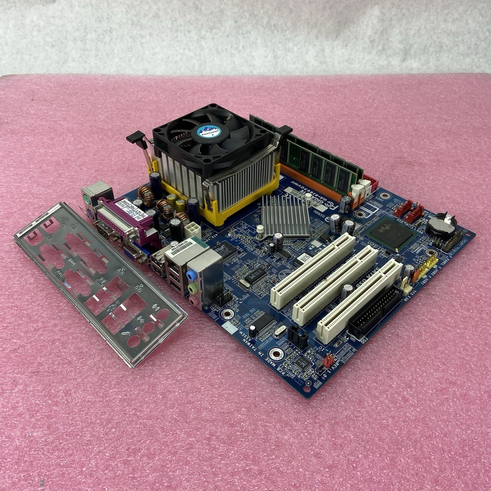 Gigabyte GA-8I865GVME Motherboard Intel Pentium 4 2.66GHz 1.48GB RAM w/IO Shield0