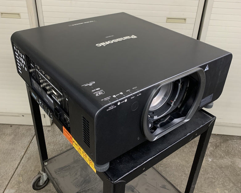Panasonic PT-DZ10KU WUXGA DLP Lamp Projector Bad Lamp 1 - No Lens No Remote
