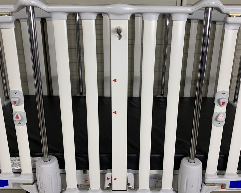 Stryker Cub FL19H Pediatric Crib with Mattress No Handles on Doors No Scale