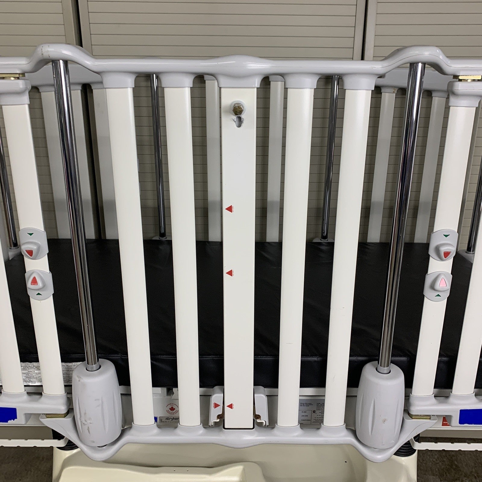Stryker Cub FL19H Pediatric Crib with Mattress No Handles on Doors No Scale
