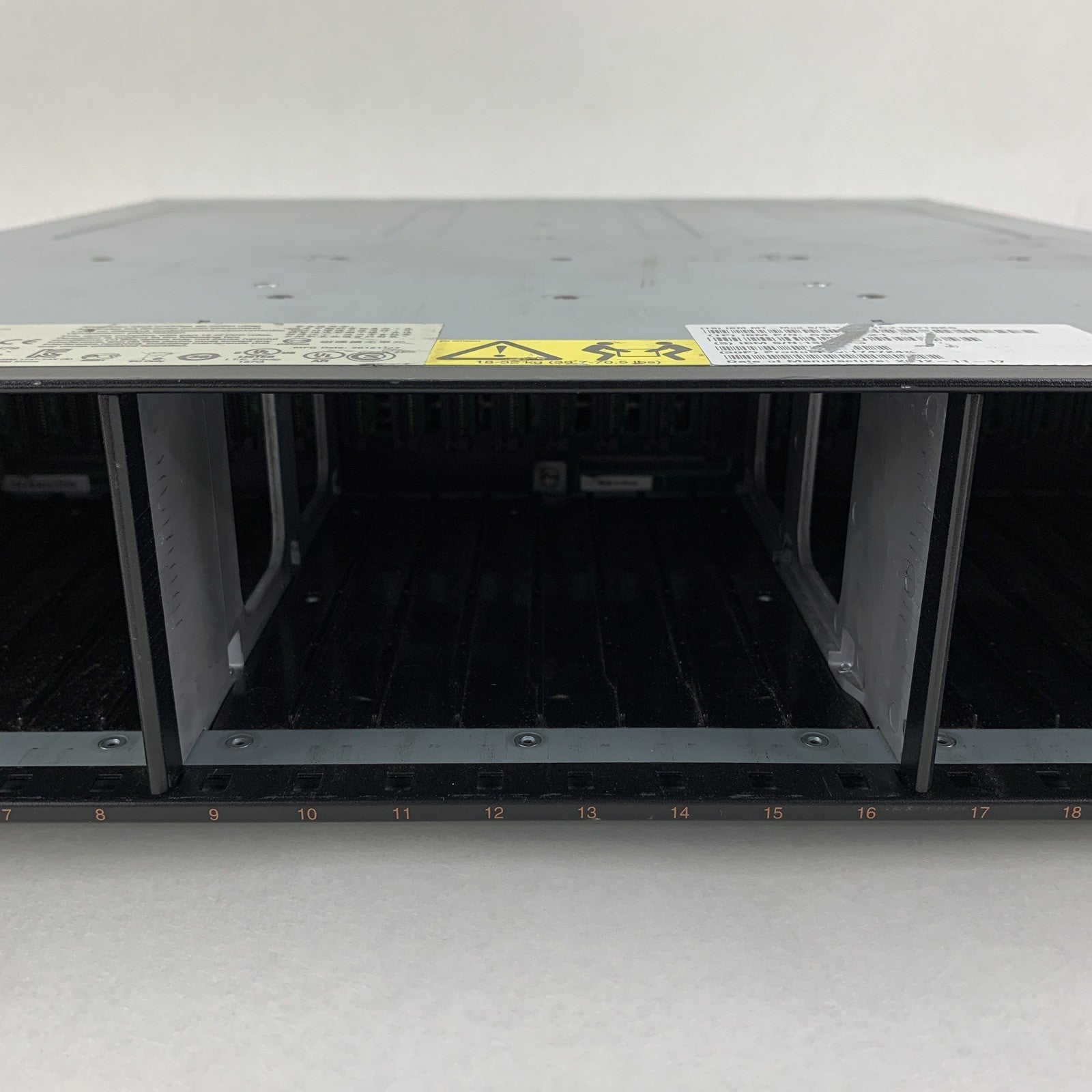 IBM 1747-HC2 69Y2921 170-6070-01 System Storage Enclosure Chassis 2x Power Supp