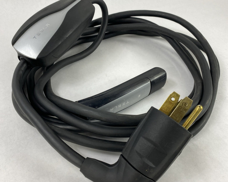 Tesla 1058221-01-F OEM Gen 1 Universal Mobile Connector 100-240V 40A - Untested