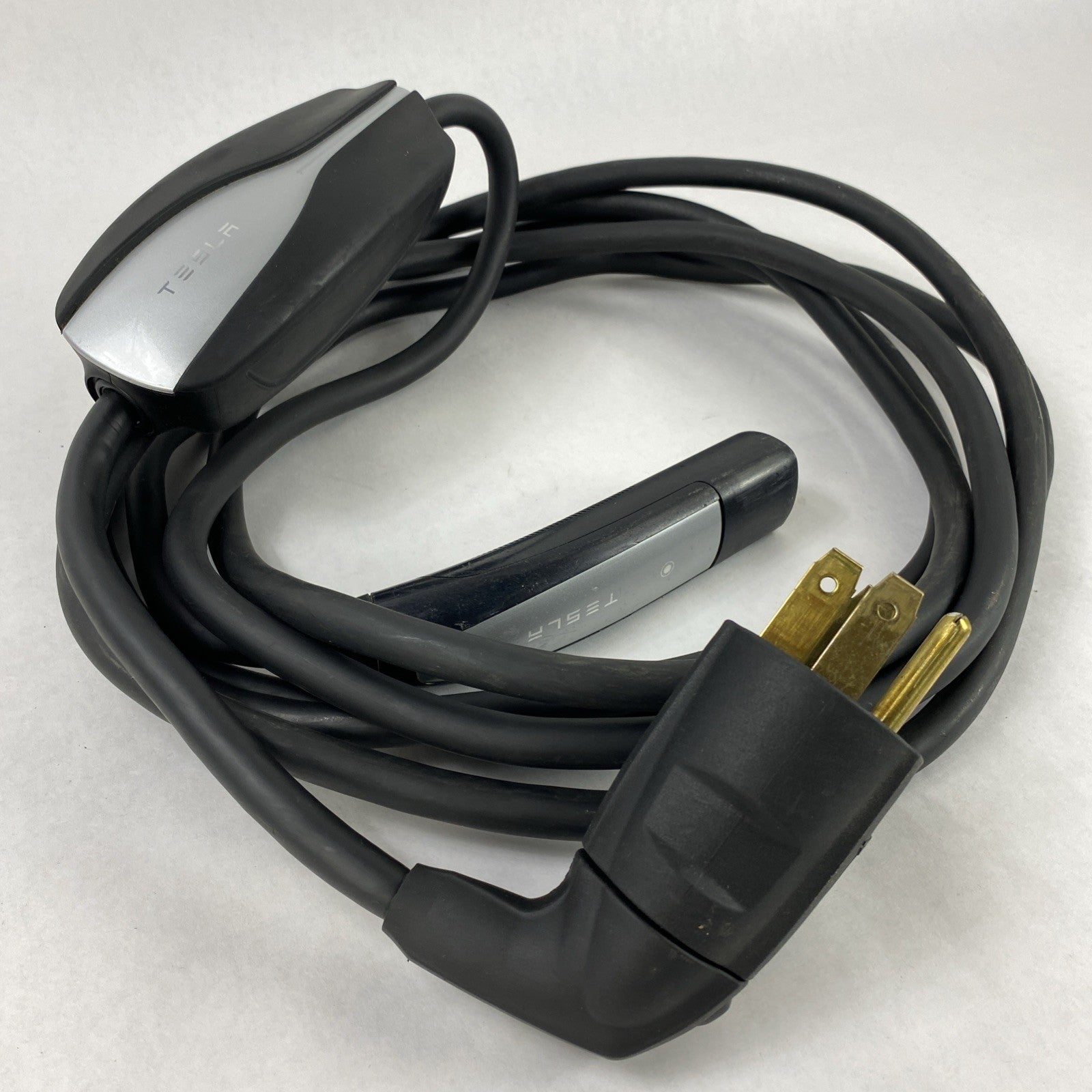 Tesla 1058221-01-F OEM Gen 1 Universal Mobile Connector 100-240V 40A - Untested0