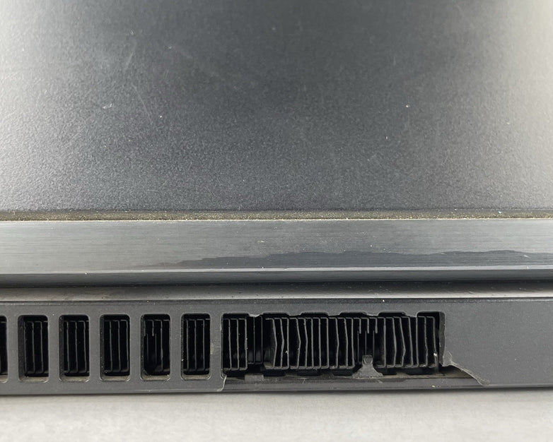 Dell Latitude 5580 15.6" i5-7300U 2.6 GHz 8 GB RAM No SSD/OS/AC - Bad Back Edge